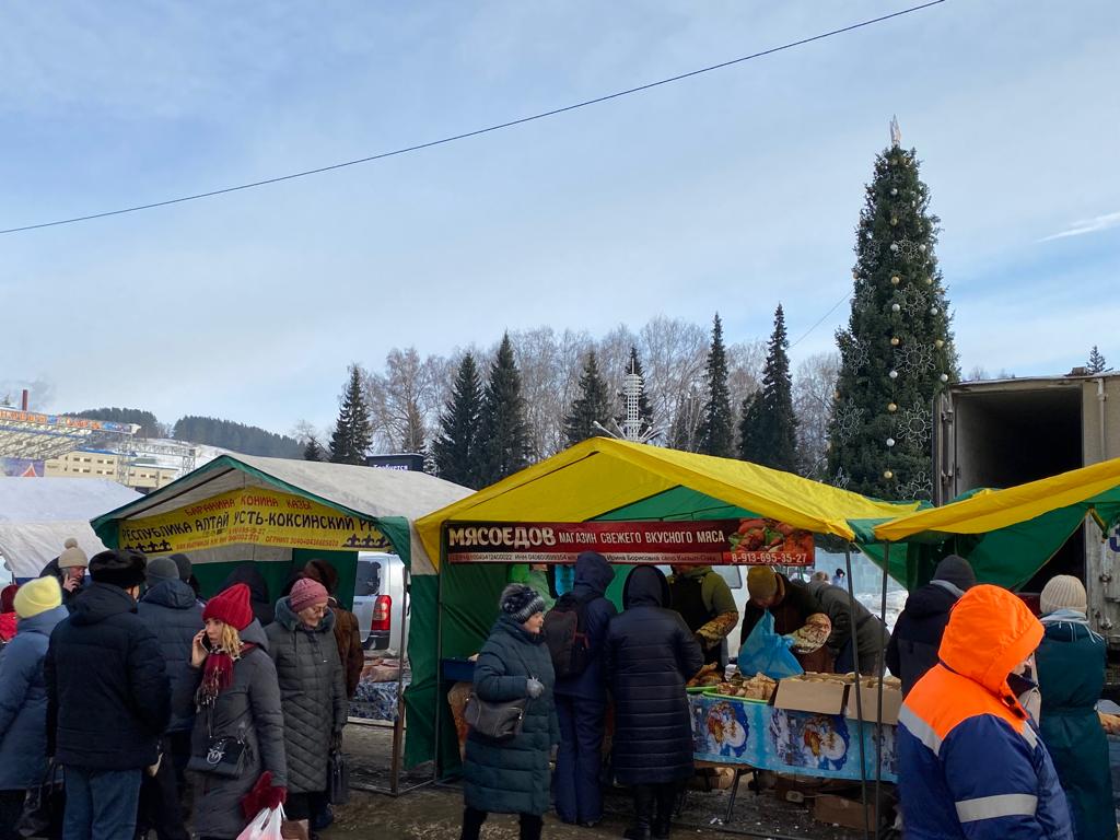 В Горно-Алтайске проходит республиканской предновогодняя ярмарка